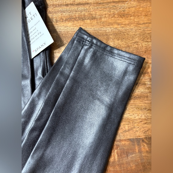 Spanx new with tags Faux Leather Leggings size Large - Picture 5 of 7